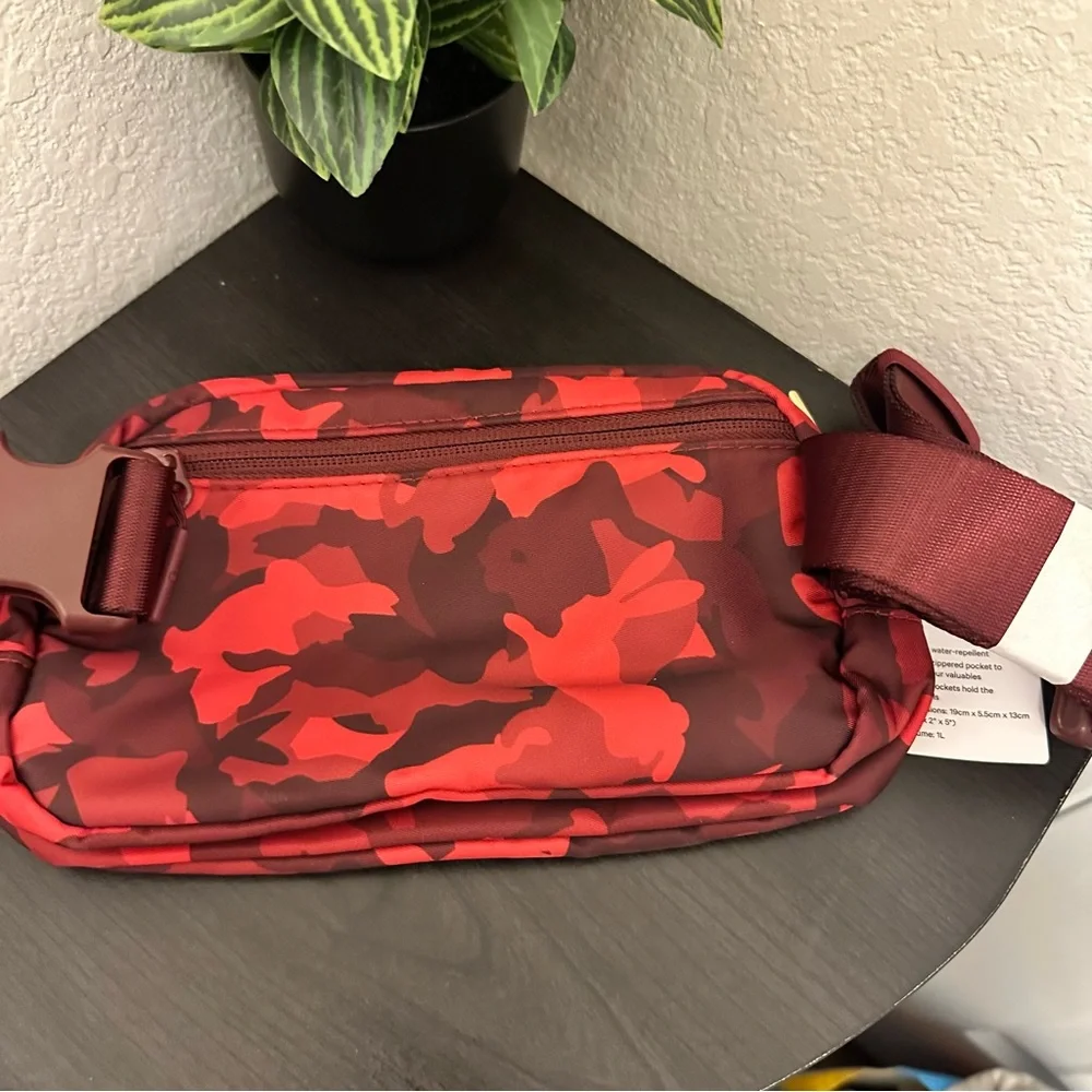 Lululemon Athletica LIMITED‎ EDITION Go everywhere Bag